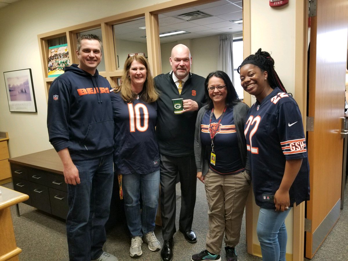 SHS_St_Services's tweet photo. Continuing to celebrate our spirit week with sports day. Our principal, who is a super fan of the Green Bay Packers, was a good sport in taking a picture with some Bears fans. Happy Autism Acceptance week! #shsaccepts @Siegie_Saxon @SaxonActivities https://t.co/3UZtBmrWTa