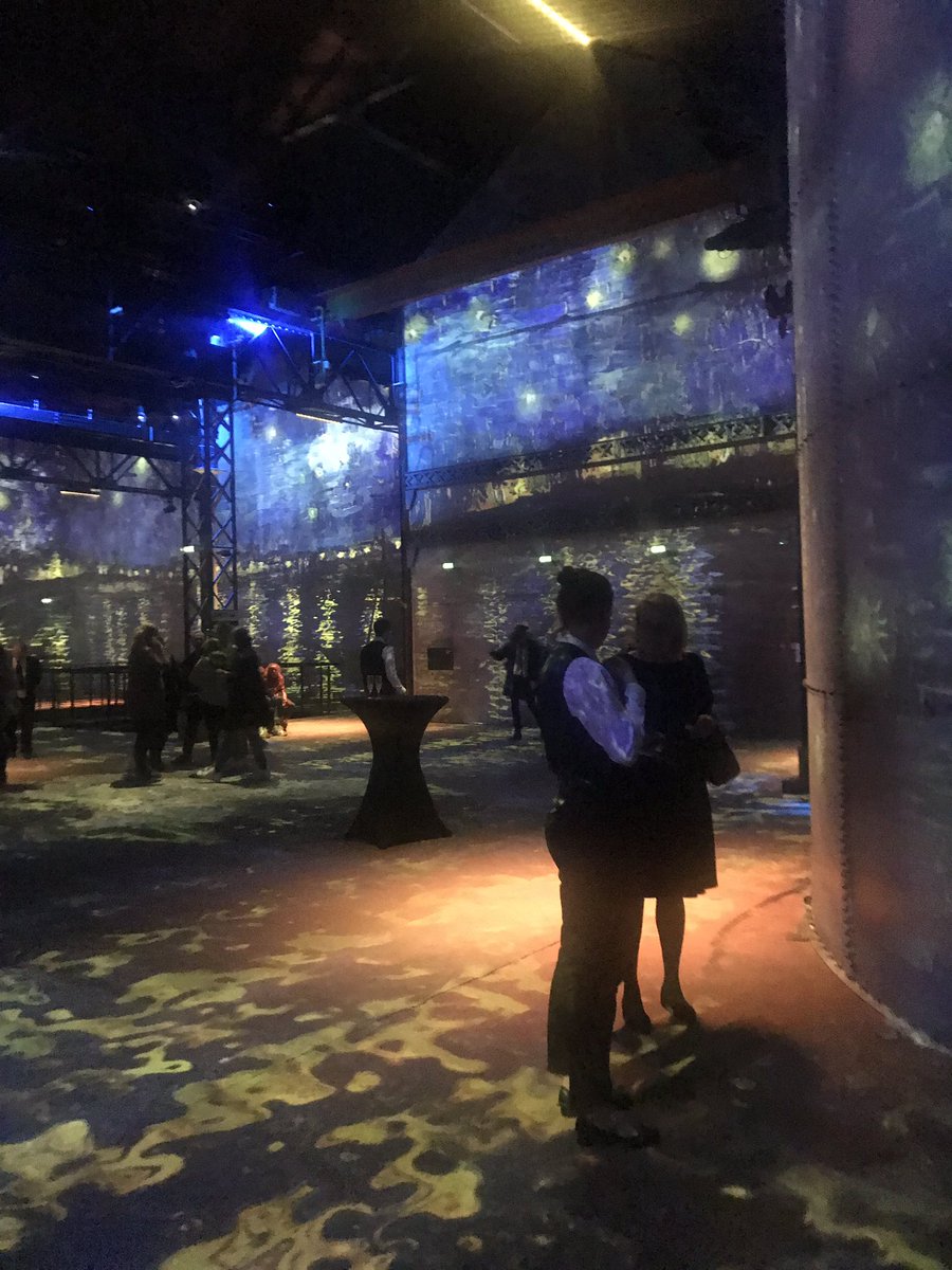 sand_Marech's tweet photo. #Immersion totale dans l’univers de #vangogh à @AtelierLumieres ce soir avec @Francetele ! https://t.co/ErHW5TZ13i