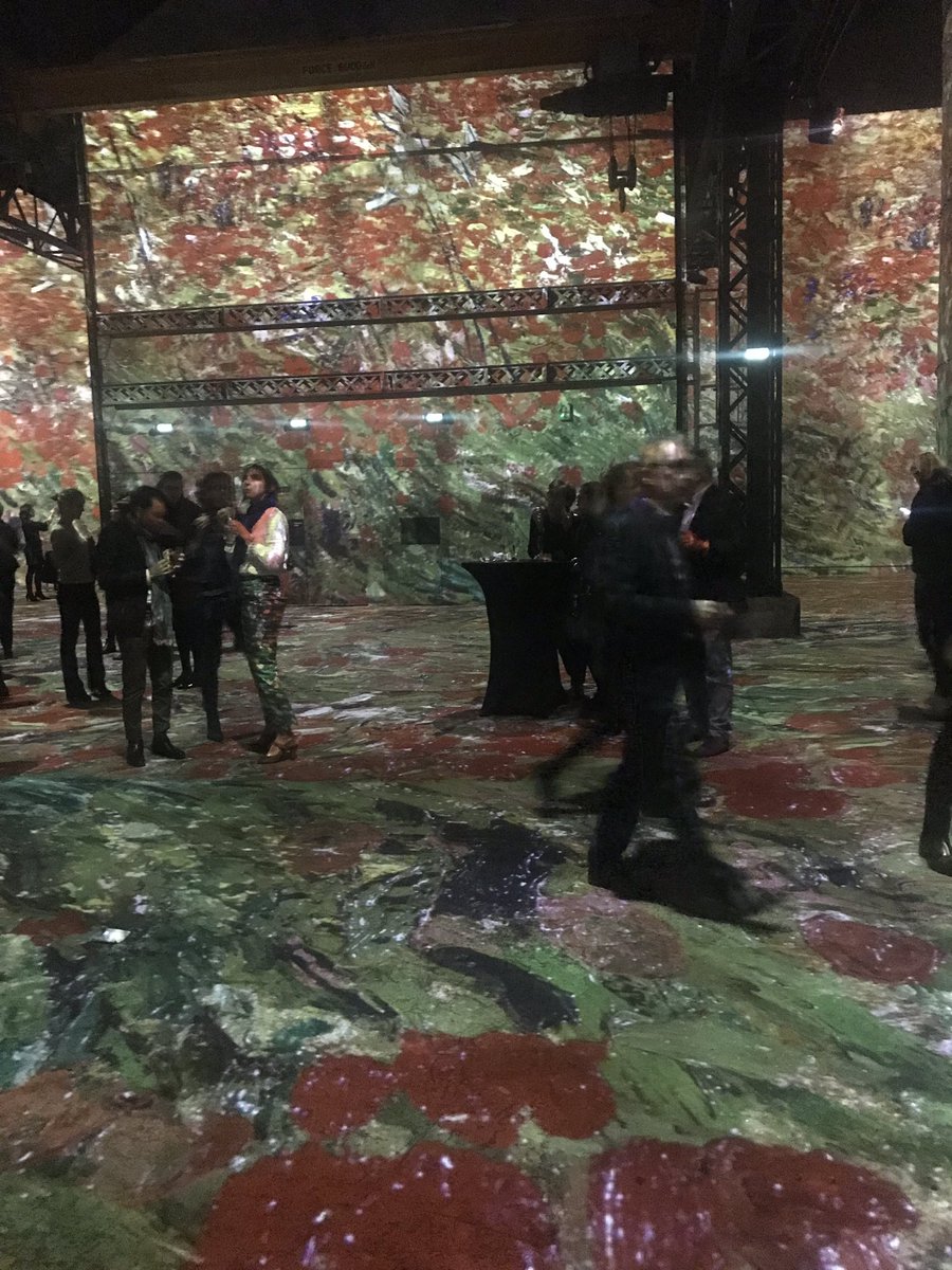 sand_Marech's tweet photo. #Immersion totale dans l’univers de #vangogh à @AtelierLumieres ce soir avec @Francetele ! https://t.co/ErHW5TZ13i