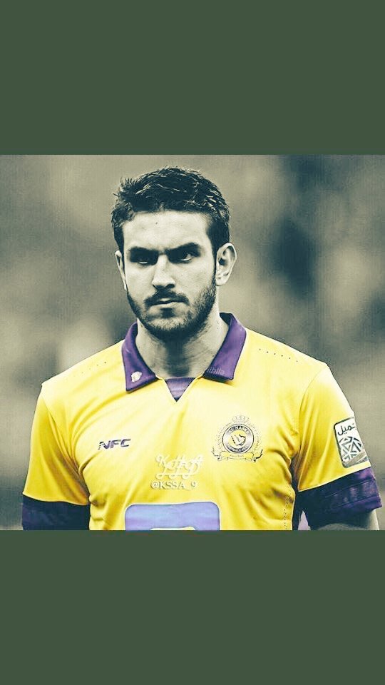 اذ تشوف هذا اللاعب ضرب هاردوير الهلال اعمل رتويت #الهلال_الحزم