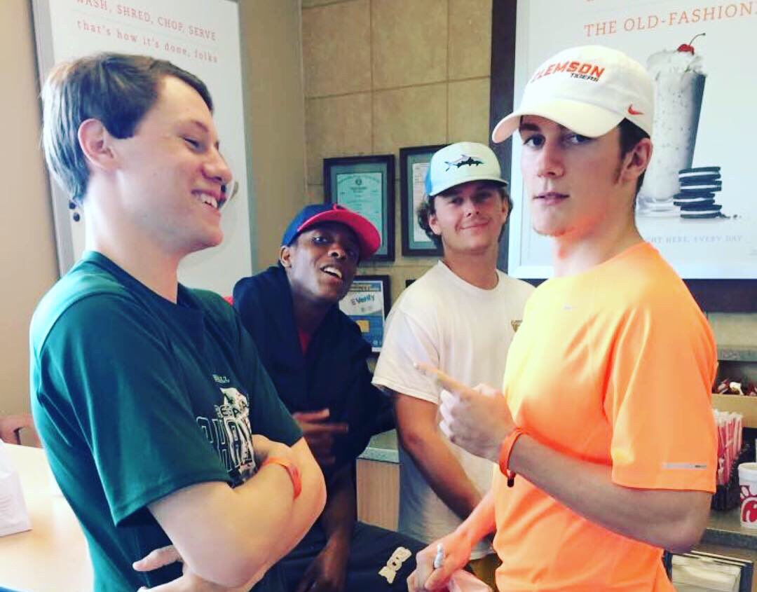 MelWhittemore's tweet photo. 🏖4 Years Ago Today (#SP2015) VS Today (#SP2019)🏖 @Ca11_Me_T @rjpruitt08 @RyleyGilliam @_Twhitty_ @claytonjames23 @daltontran @mattrollinss https://t.co/aI1K5jB7vX