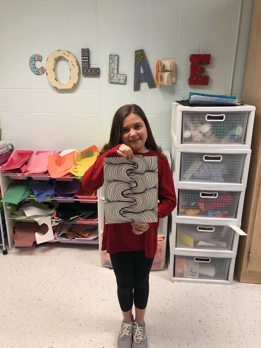 lildragonstudio's tweet photo. 5th grade tried their hand at Op Art. I think they got it! @CESLittleDragon #artofed #arteducation #bragginonadragon #colliervillearts https://t.co/q1frSm17H0