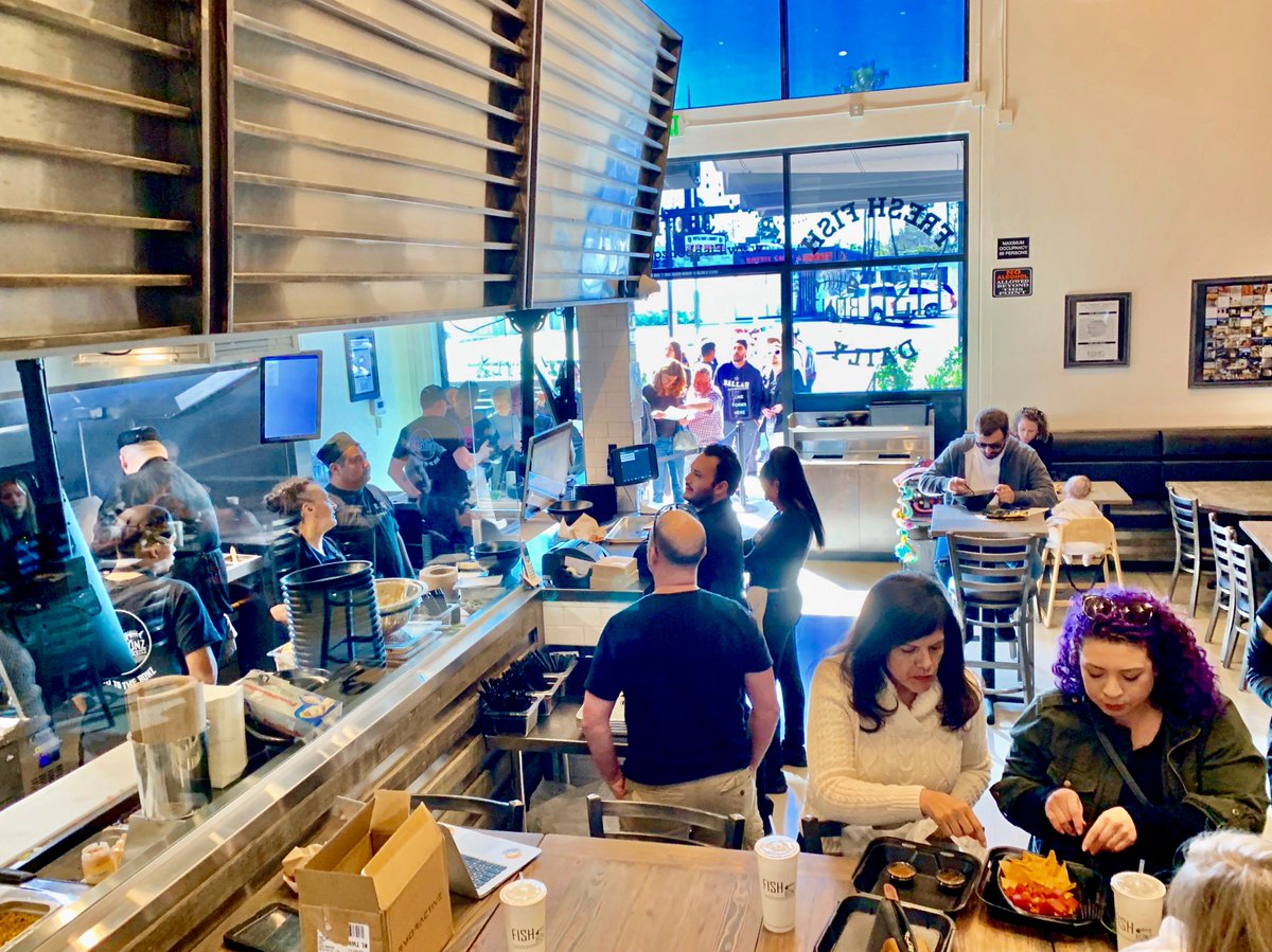 FishBonzGrill's tweet photo. Just installed: new #patioheaters in Costa Mesa! Stop on by for a cold beer or glass of wine with your meal tonight and try them out. Join us tomorrow for #FishFriday and some great fish and seafood (#GrilledLobster anyone?)!#fishbonzseafoodgrill  #allaboutthetaste #nobonzaboutit https://t.co/M60nJo8WtH