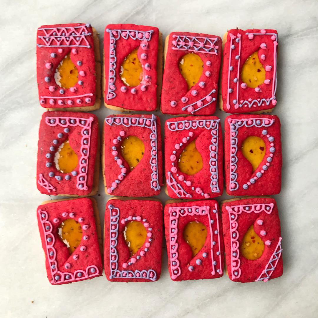 AAmourdoux's tweet photo. My Desi Shortbread : Cumin seed shortbread with mango chilli jam.
Sweet or savoury is the question you’ll have when you eat them.
Swipe ▶️ for the recipe. #desi #cumin #shortbread #mangochilli #f52grams #eastmeetswest #homebaker #recipe #sweetandsavory #signature https://t.co/jsUen7AqpM