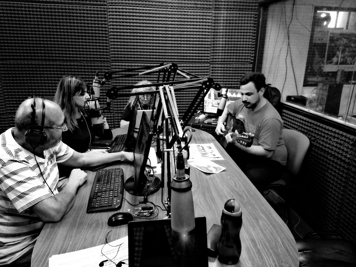 jemallanos's tweet photo. Si ponen yaaa @unjuradio 92.9 van a llegar a escucharlo al capo mal de #MarcosRodriguez @NenesBian https://t.co/UpjsTfQCk9