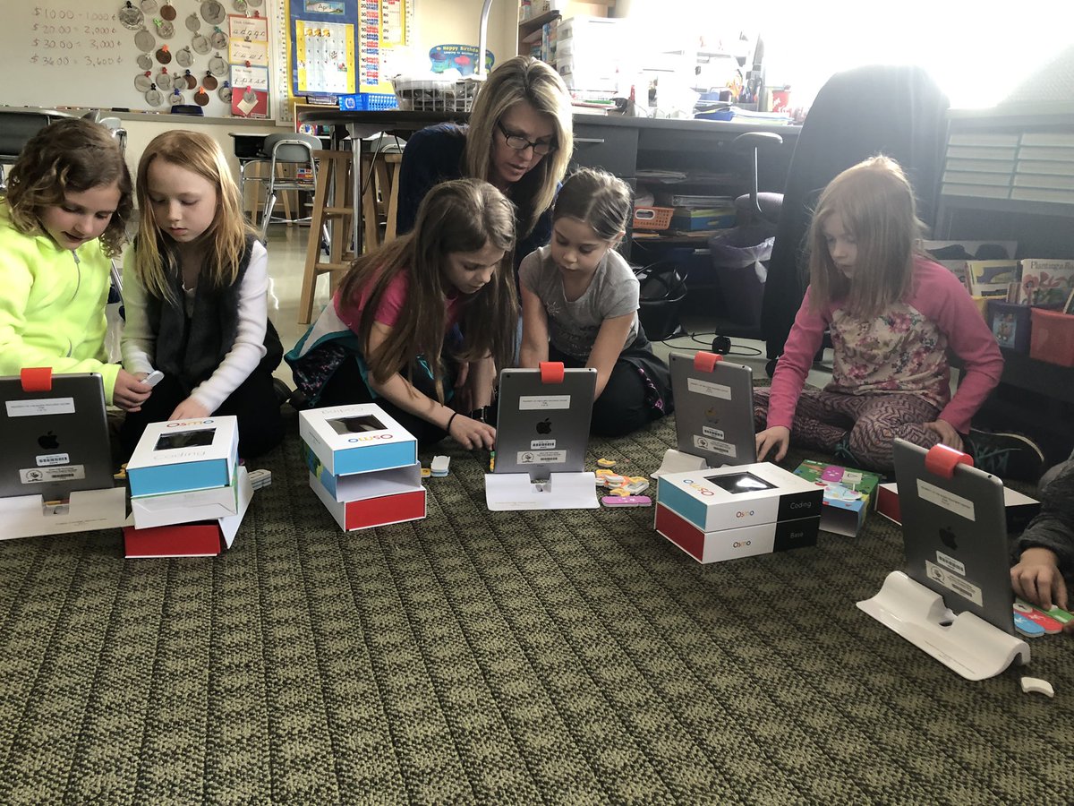 mrwodarczak's tweet image. Afternoon full of coding started in Mrs. Pacer’s class out @AldenPs. Her second grade students started to code using @OsmoCoding #codingwithawbie. Her students loved solving the challenges and helping Awbie through his journey.