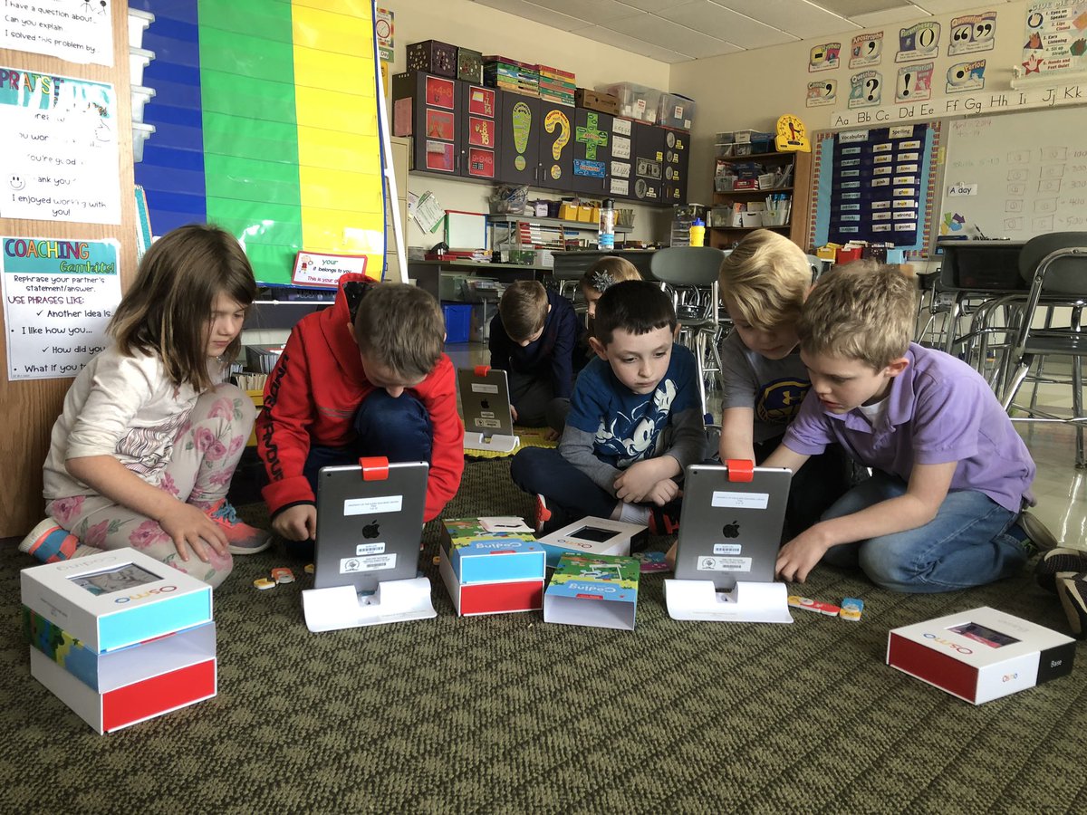 mrwodarczak's tweet image. Afternoon full of coding started in Mrs. Pacer’s class out @AldenPs. Her second grade students started to code using @OsmoCoding #codingwithawbie. Her students loved solving the challenges and helping Awbie through his journey.