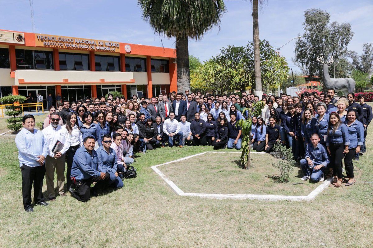 admonITH's tweet photo. Él día de ayer contamos con la visita a nuestro Plantel TecNM Hermosillo, del Director General del Tecnológico Nacional de México, él Dr. Enrique Fernández Fassnacht. Nos sentimos honrados por su visita. 

#admonITH 💙 https://t.co/v8tiJBF2LS