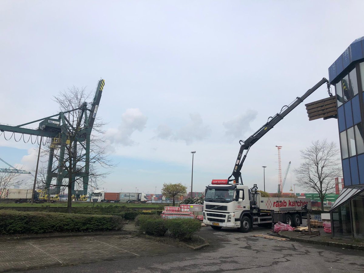 Vanmorgen weer een hele mooie klus mogen uitvoeren voor #Planeka Roosendaal met Lean Works van Raab Karcher. Een volledig kantoorpand voorzien van alle benodigde afbouwmaterialen. @RKB_Roosendaal <a href="/RKB_Middelburg/">Raab Karcher</a> <a href="/RKB_Leanworks/">LeanWorks</a>   # levering op hoogte