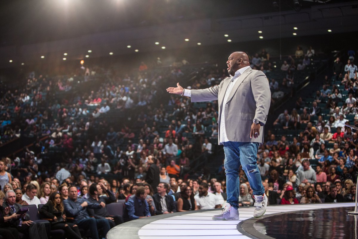 Pastor John gives sugar with a whole lot of medicine. #TheBookofJohnGray <a href="/OWN/">@OWN</a> tinyurl.com/y2dlwufx