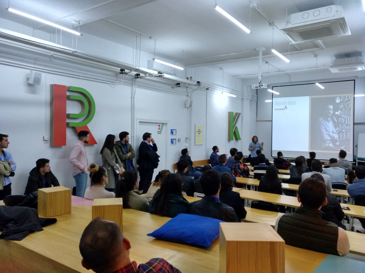 beurruti's tweet photo. 💡Qué alegría ver @BreakerUgr llena de personas inquietas disfrutando con @rufodelarosa en la fiesta final de #UGRtransforma 😄👏 https://t.co/8JIfNWu8Cr