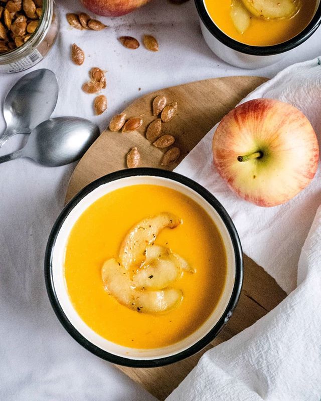 Wadjilicious's tweet photo. Sinon, c'est encore un peu la saison des soupes ! ⠀
La recette du Velouté de butternut et pommes caramélisées est toujours sur le blog 😉
⠀
#wadjicookingmama #foodphotography #foodblogger #foodstagram #inmykitchen #getminimal #eattheworld #soup #comfo… https://t.co/fQF8Tm6mv6 https://t.co/UWNQqIzTsH