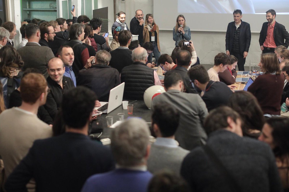 partisocialiste's tweet photo. À La Cartonnerie, à Paris, ce soir c'est Support Party ! Tous là pour soutenir @rglucks1 et nos #CombatsCommuns. #LEmissionPolitique https://t.co/edb1yGzI3P