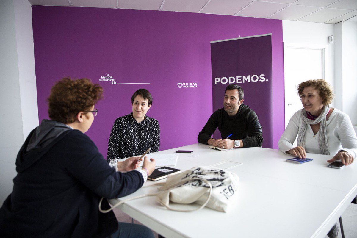 Arevalo80MT's tweet photo. Poniendo en común las propuestas programáticas de @ahorapodemos con la Asociación para Mujeres en el Deporte.

Algunos de nuestros compromisos:

📌garantizar la igualdad en la información y retransmisiones deportivas.
📌reconocer las ligas profesionales femeninas por ley. https://t.co/iwVE5oyHSh