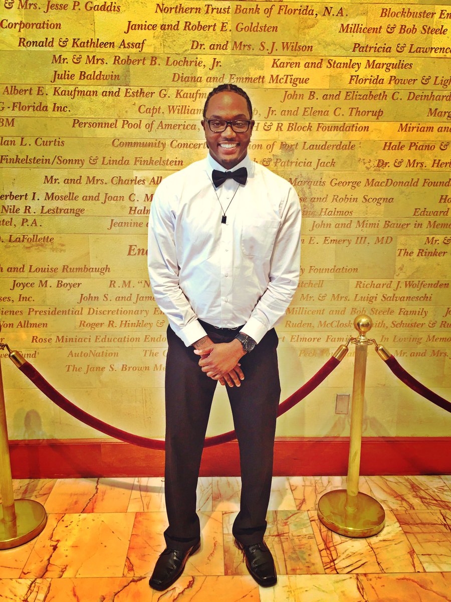 JavarisNeely's tweet image. I’m 28,Have 2 College Degrees
-Own a sneaker & apparel company.
-Own a soul food/seafood food truck.
-Own a security agency.
-Own a youth sports football organization.
🤔.......Ownership is 🔑