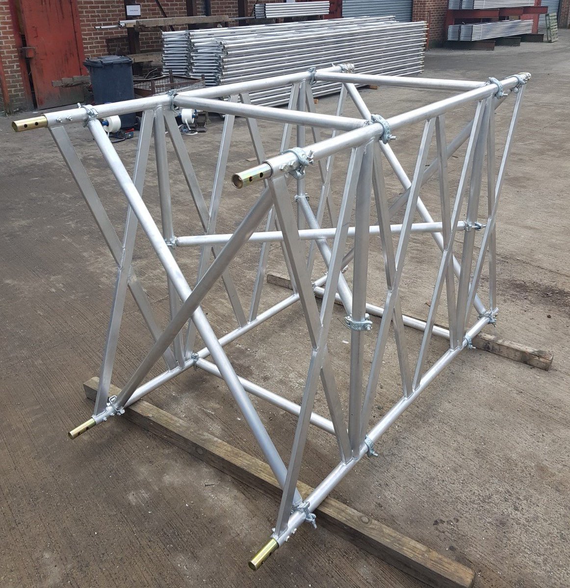 SSPGLOBAL1's tweet photo. Check out this new 1.3M Apollo Beam that just arrived in #Vancouver! What a beauty! #comecheckusout #scaffolding #construction #beamsonbeams #trucksontrucks #engineering #design #heights #nojobistoobigorsmall #wegotyall #bestinclass #SSPGLOBAL #1 https://t.co/iKc7v8Hleq