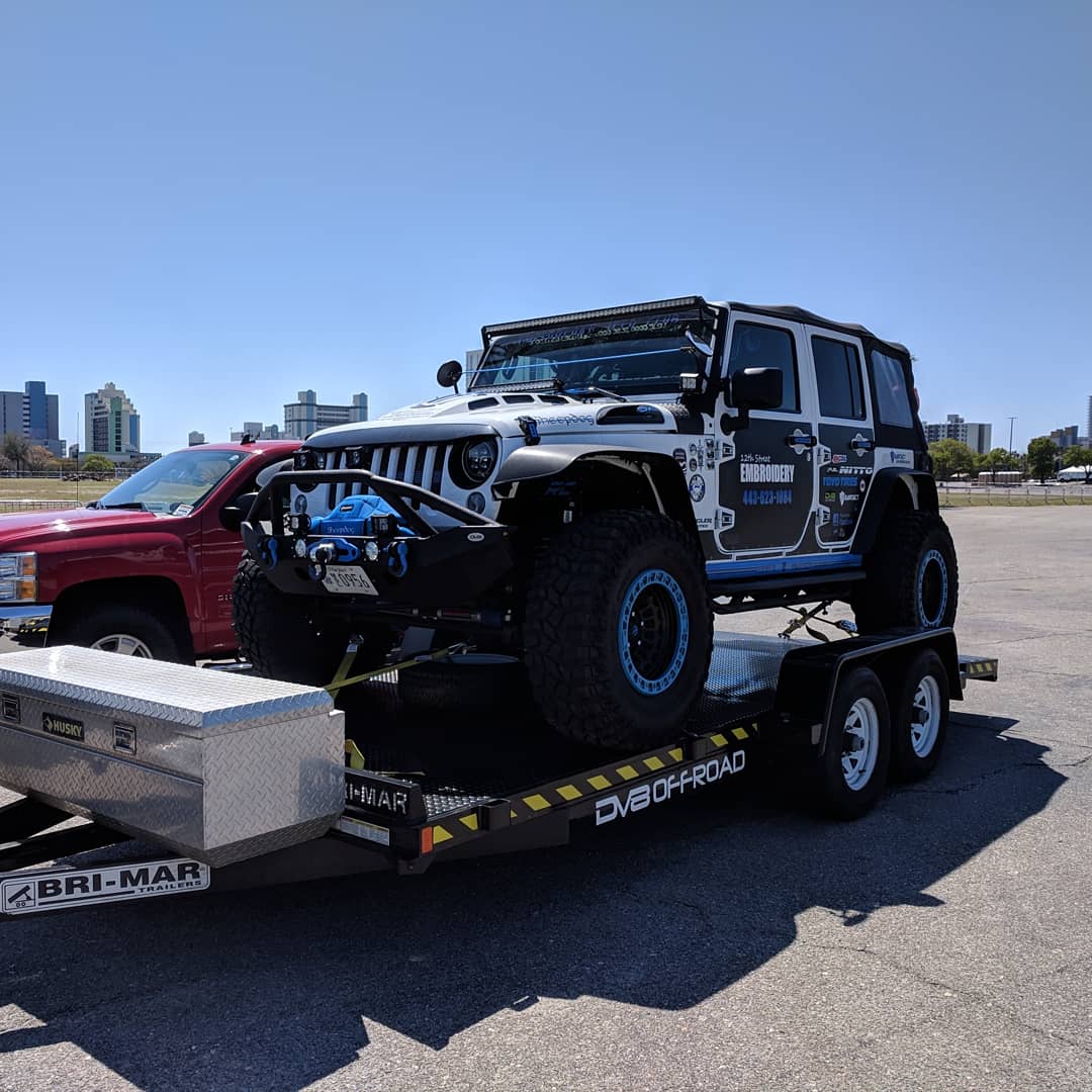 mymetalmadness's tweet photo. Look who we found on the road to the Myrtle Beach Jeep Jam!! ππ
#myrtlebeachjeepjam #12thstreetembroidery #hitchyaride #mymetalmadness #chlevercraft #hitchcover #footpegs #sidemirrors #novibrationmirror #jeepproducts #jeepaccessories https://t.co/2CpBkCjFmZ