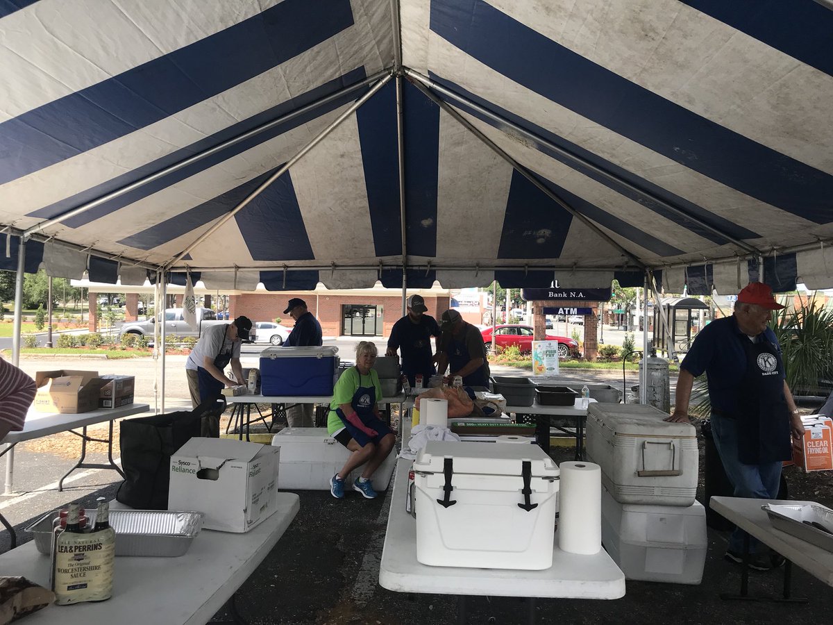 DadeCityPolice's tweet photo. Dade City Police Department is teaming up with Kiwanis for the annual Roy Hardy Fish Fry! Come out and see us today until 7pm in the parking lot of Badcocks Furniture! https://t.co/CrkrmML5NT