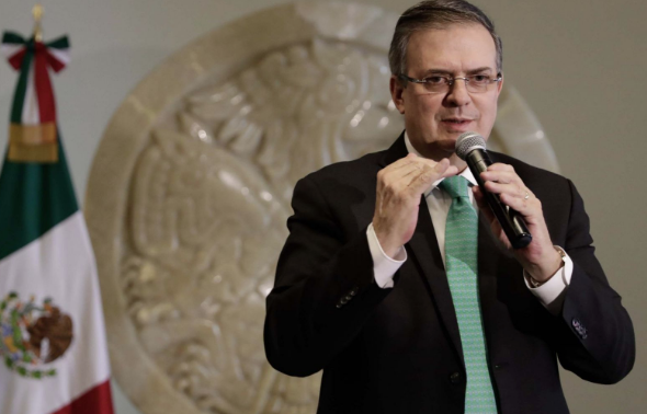 Bnomics_'s tweet photo. #MXEUA 🇲🇽🇺🇸 | El secretario de Relaciones Exteriores, @m_ebrard  asegura que la postura de México de no responder a las amenazas del presidente de Estados Unidos “es estrategia y no ausencia" https://t.co/H0oZko3zJ1