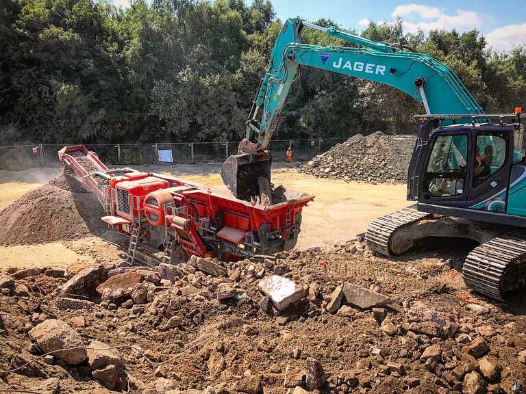 molsonfinlay's tweet photo. Jager Associates Ltd - nationwide crushing contractors, get the best from their new @terex_finlay J-1170 direct drive HR model.
#terexfinlay #crusher #molsonfinlay #molsongroup #demolition #demolitionkit #quarry #aggregate #aggregates #recycle #construction #excavator #kobelco https://t.co/J0Lt6s9Yx9
