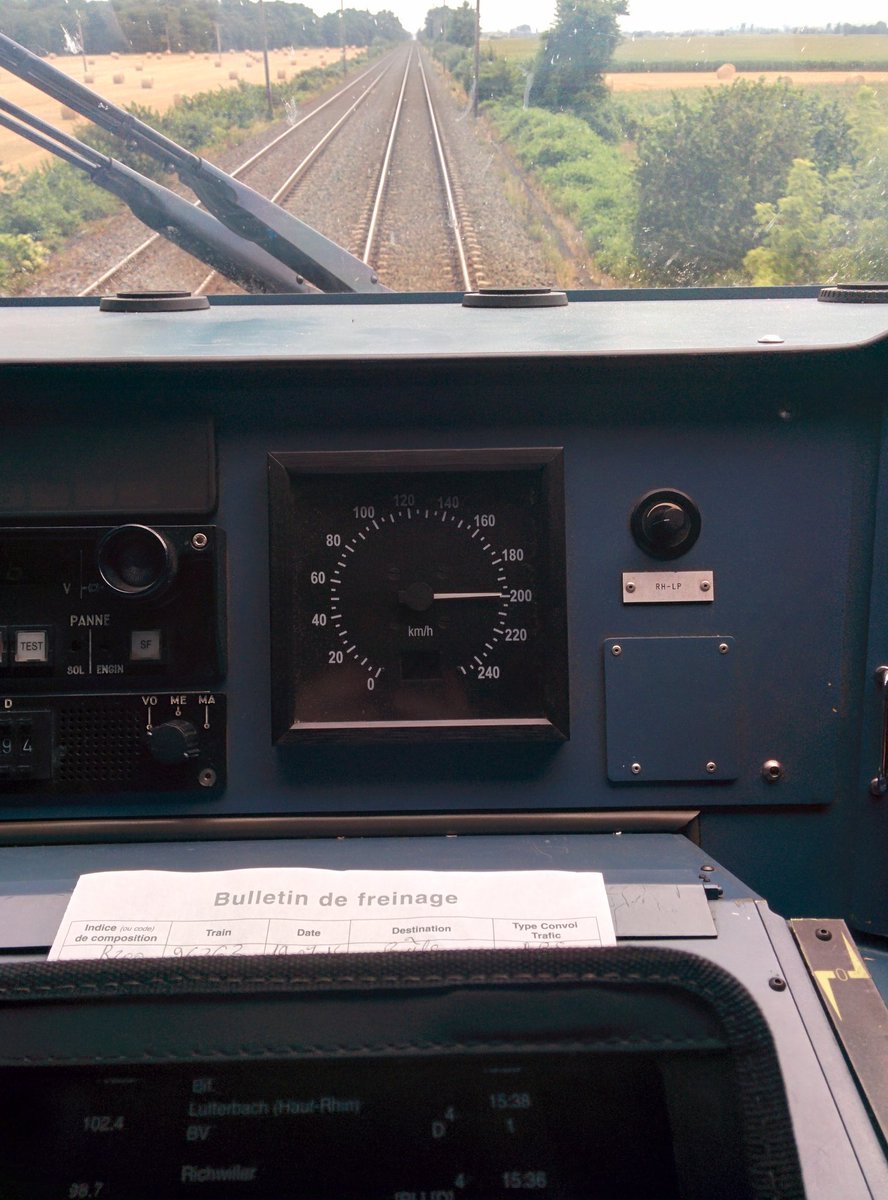 NicolasW_Tchoo's tweet photo. @StephaneADC @jwoitt @tchootchoogirl @traindubonheur_ Devenez #conductricedetrain #conducteurdetrain puis #developeur mais restez #musicien et jouez aux #lego et conduisez des #trains !!! https://t.co/NOXX4ydioC