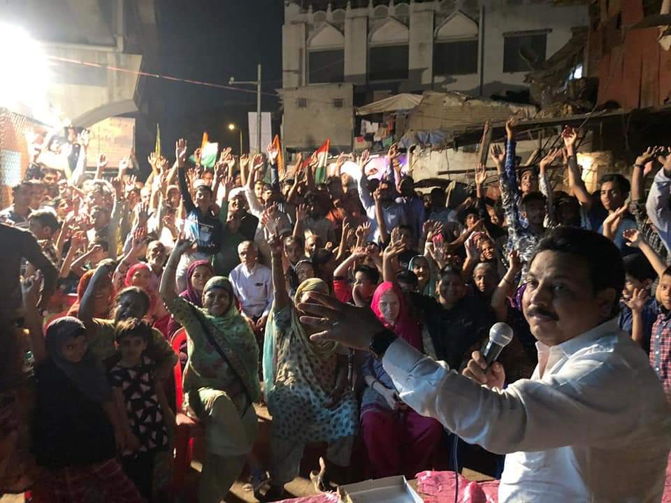 AshrafazmiINC's tweet photo. Meeting with Local Residence of
Kalina Vidhan Sabha, North Central District.
Vote for Smt. @PriyaDutt_INC (Didi)
Vote for @INCIndia  @INCMumbai @MumbaiKurla_ @Arshadazmi72 https://t.co/AT94yyteXp