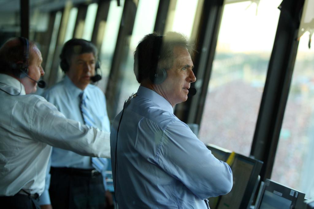 NASCAR's tweet photo. NEWS: Darrell Waltrip, three-time NASCAR Cup Series champion and member of the @NASCARHall, to retire from the @NASCARONFOX booth after 19 seasons. #ThanksDW

Details: https://t.co/1dNCihQZkI https://t.co/thpN1VlGcX