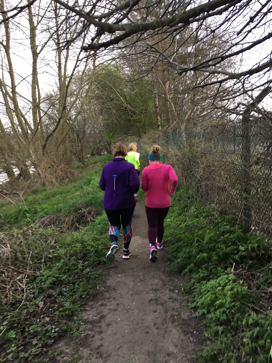 comets_fitness's tweet photo. So our Thursday Comets took their run off road tonight - a lovely trail run through Horbury Lagoon - a perfect evening for it 💫 
#UKRunChat #fitness #nocometgetsleftbehind #chuns ##runandchat #running https://t.co/XoStN1pYj4