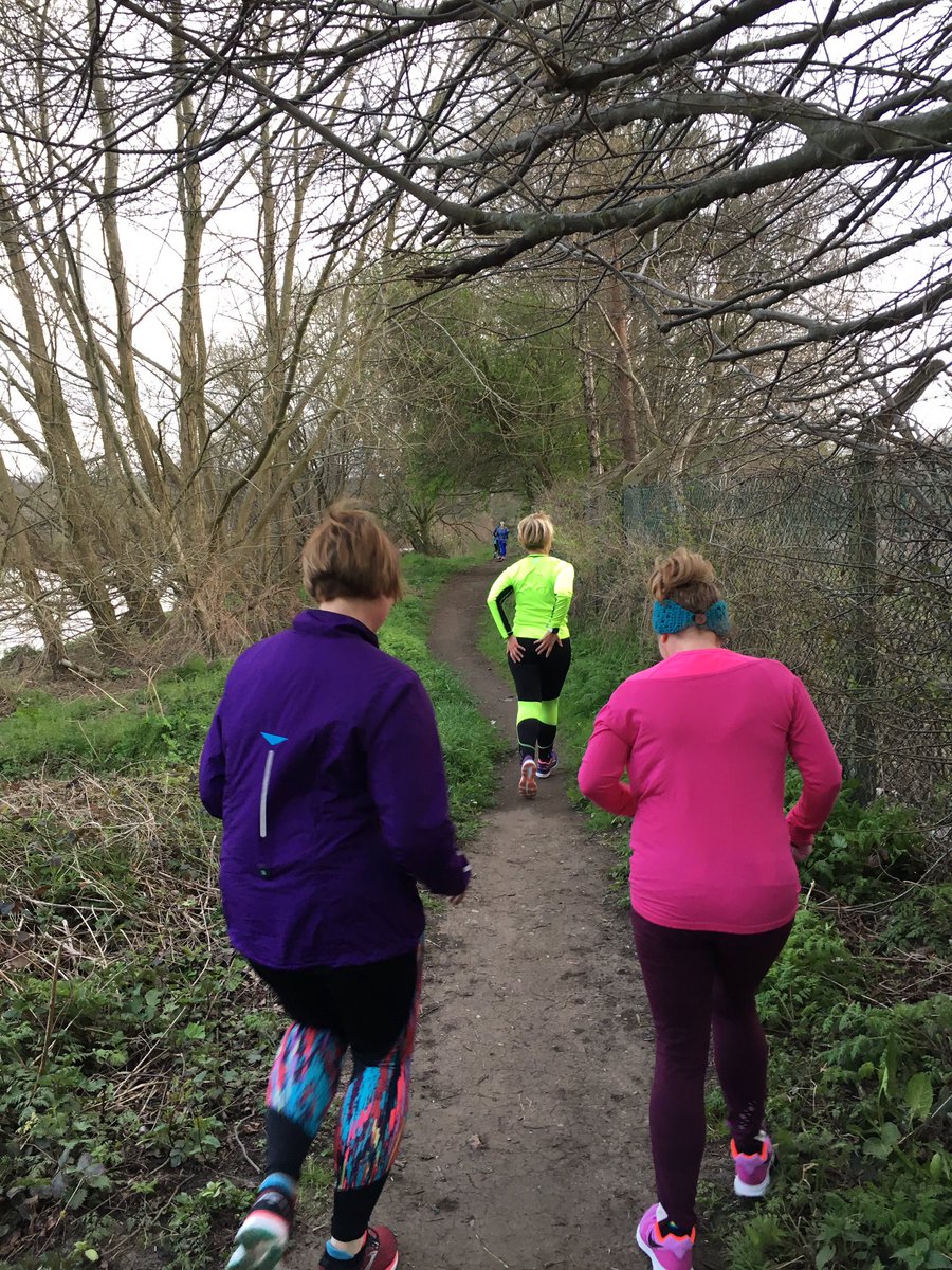 comets_fitness's tweet photo. So our Thursday Comets took their run off road tonight - a lovely trail run through Horbury Lagoon - a perfect evening for it 💫 
#UKRunChat #fitness #nocometgetsleftbehind #chuns ##runandchat #running https://t.co/XoStN1pYj4