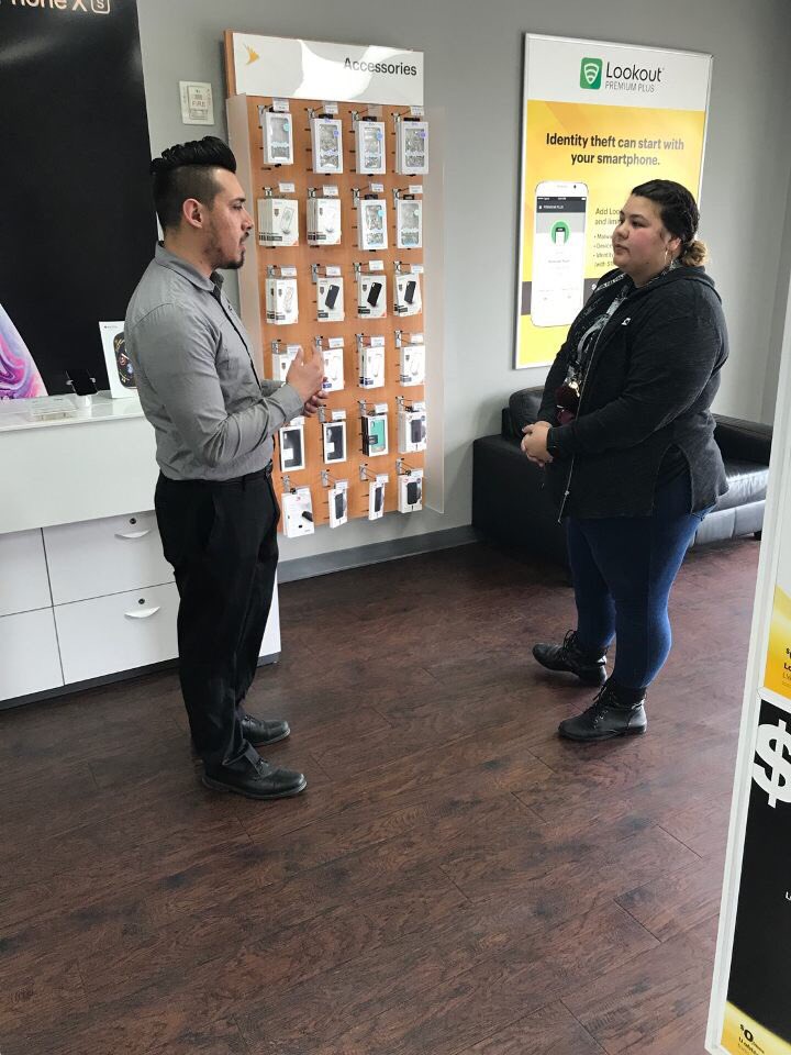 <a href="/GilbertSprint/">Gilbert Curiel</a> is the perfect example of #ServantLeadership out there hustling shoulder to shoulder with his team! I have the best dealer partners. #ThankfulThursday @ccComm_Sprint <a href="/RobertCulp/">Robert Culp</a> <a href="/ArthurHThomas/">云南外围：昆明曲靖玉溪丽江昭通普洱临沧保山安宁宣威弥勒芒市瑞丽大理楚雄蒙自个旧开远香格里拉景洪腾冲</a> #WeAreNW