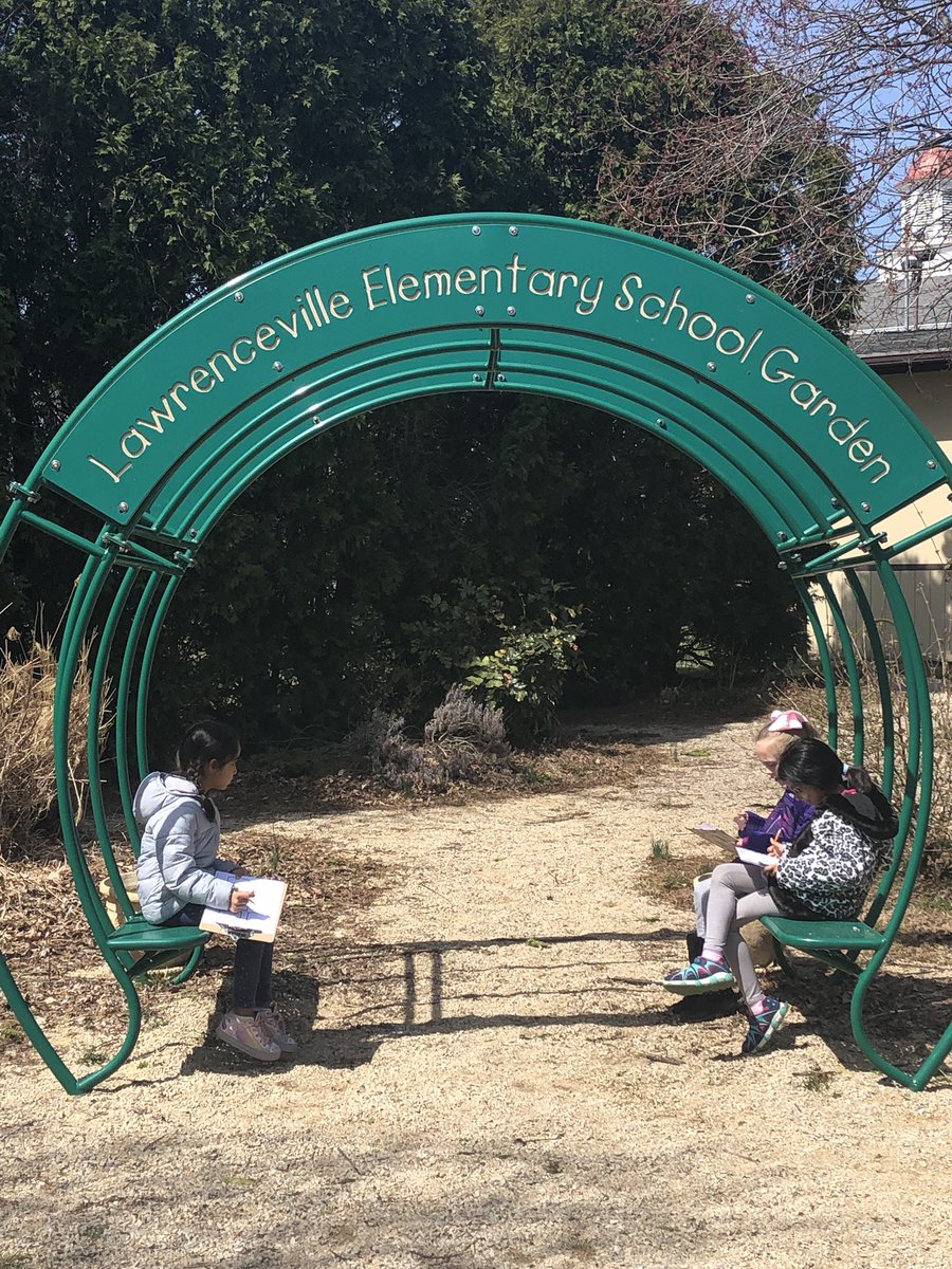 gmbitonti's tweet photo. Writing our sensory poems in the LES garden today! ☀️🌷 https://t.co/wsjq1Se4uz