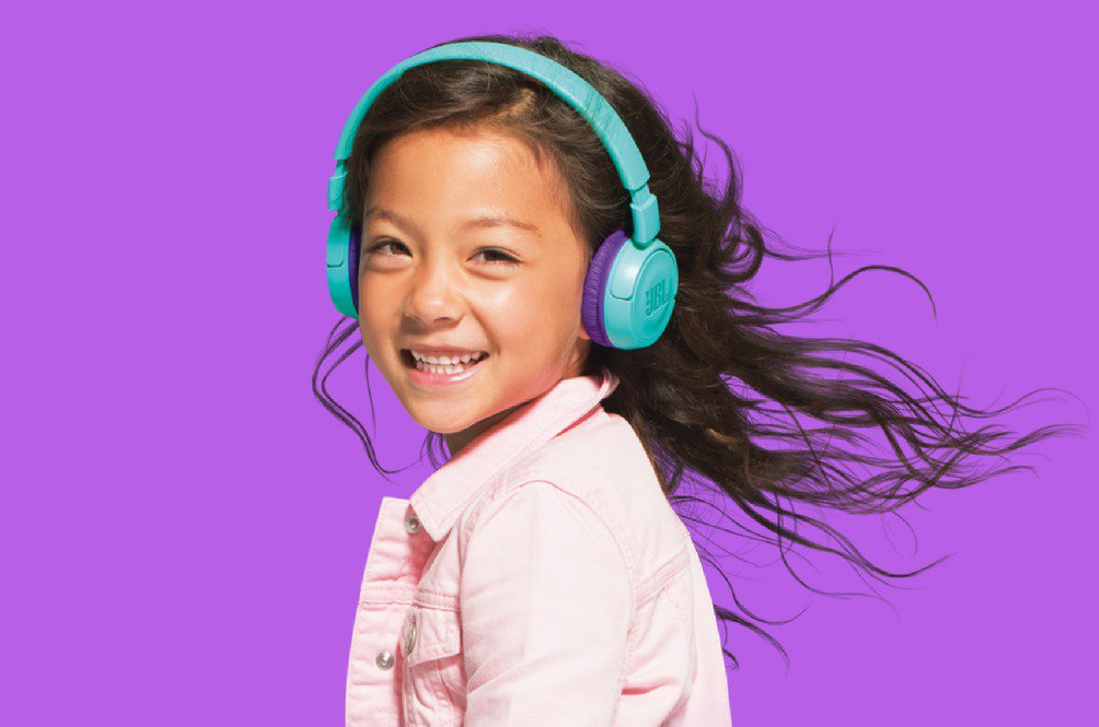 Perfumeland's tweet photo. Linha de #headphones JBL para as crianças 😱 Divertidas cores e super qualidade de som 🎧 Gostou? Quer saber mais? Dê um pulinho aqui‼️ https://t.co/EHqOZjjgg4