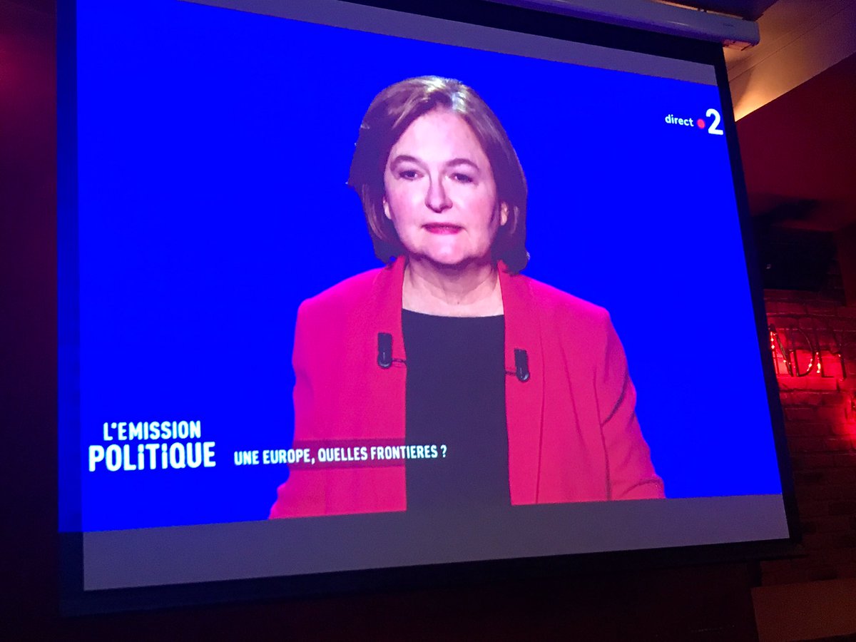 BenjiBaudry's tweet photo. Ce soir @NathalieLoiseau sort une boîte de piment d’espelette au débat avec toutes les têtes de listes pour les #Europeennes2019. La soirée promet d’être piquante ici à la #supportparty avec @odelphine et @EnMarcheParis https://t.co/oFaIB3CSna