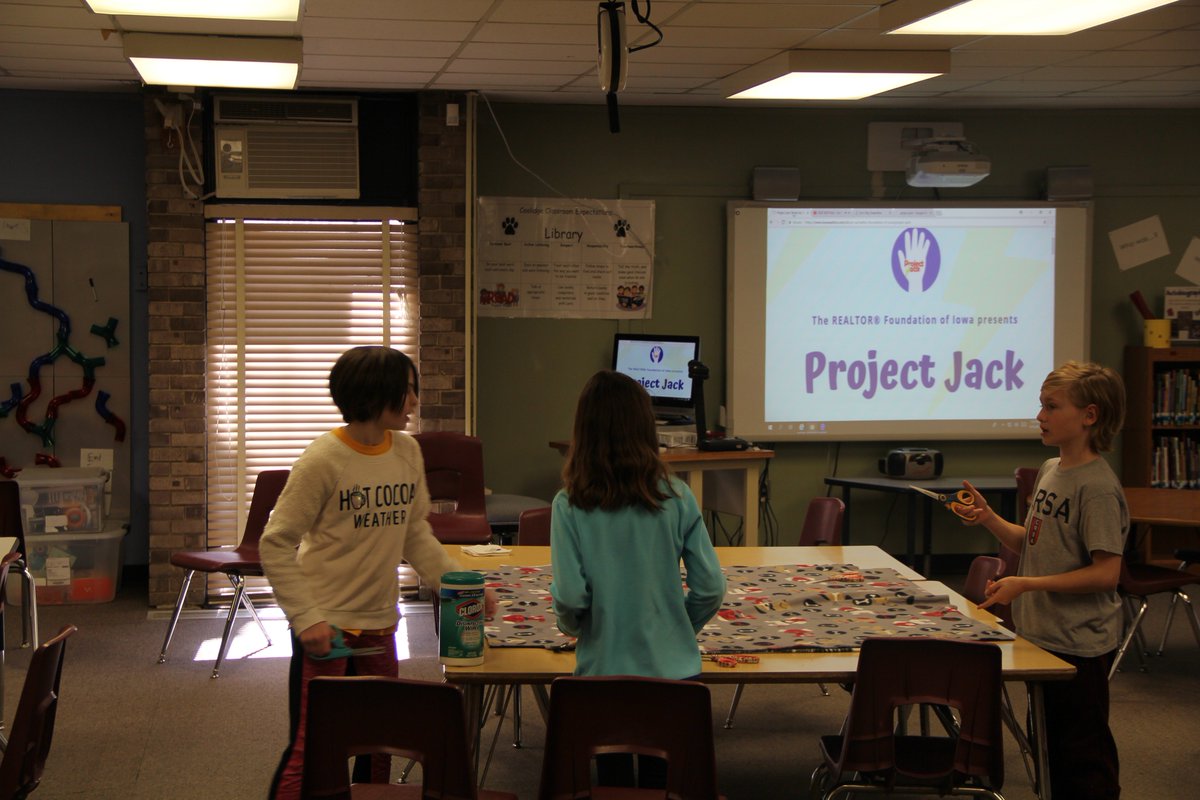 CRCoolidgeElem's tweet photo. Coolidge Students presented their Project Jack pay it forward projects to our Police Pal Josh. They made 25 tie blankets and donated them to the police department for kids in crisis. #goingtheextramile #policepals #projectjack https://t.co/gHmKAWVpLG