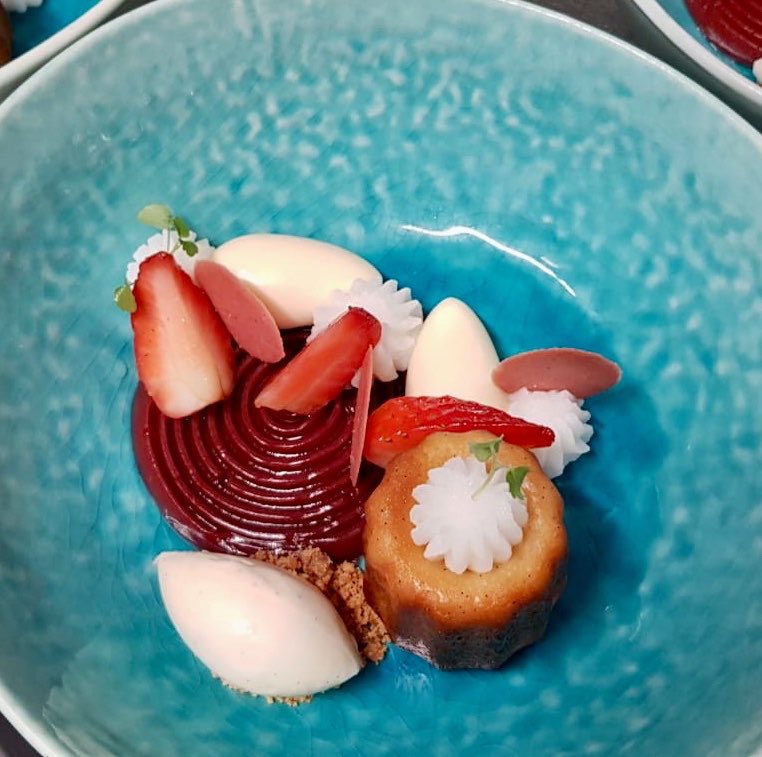 RestaurantLeff's tweet photo. Nieuw dessert in ons menu! Canale, witte chocolade - yuzu mousse, yoghurt crème, aardbei en vanille ijs!  Zien we u snel?
#Leff #restaurant #dinner #diner #uiteten #oudbeijerland #finedining #dessert #chocolade #aardbei https://t.co/icSUCYmzpk