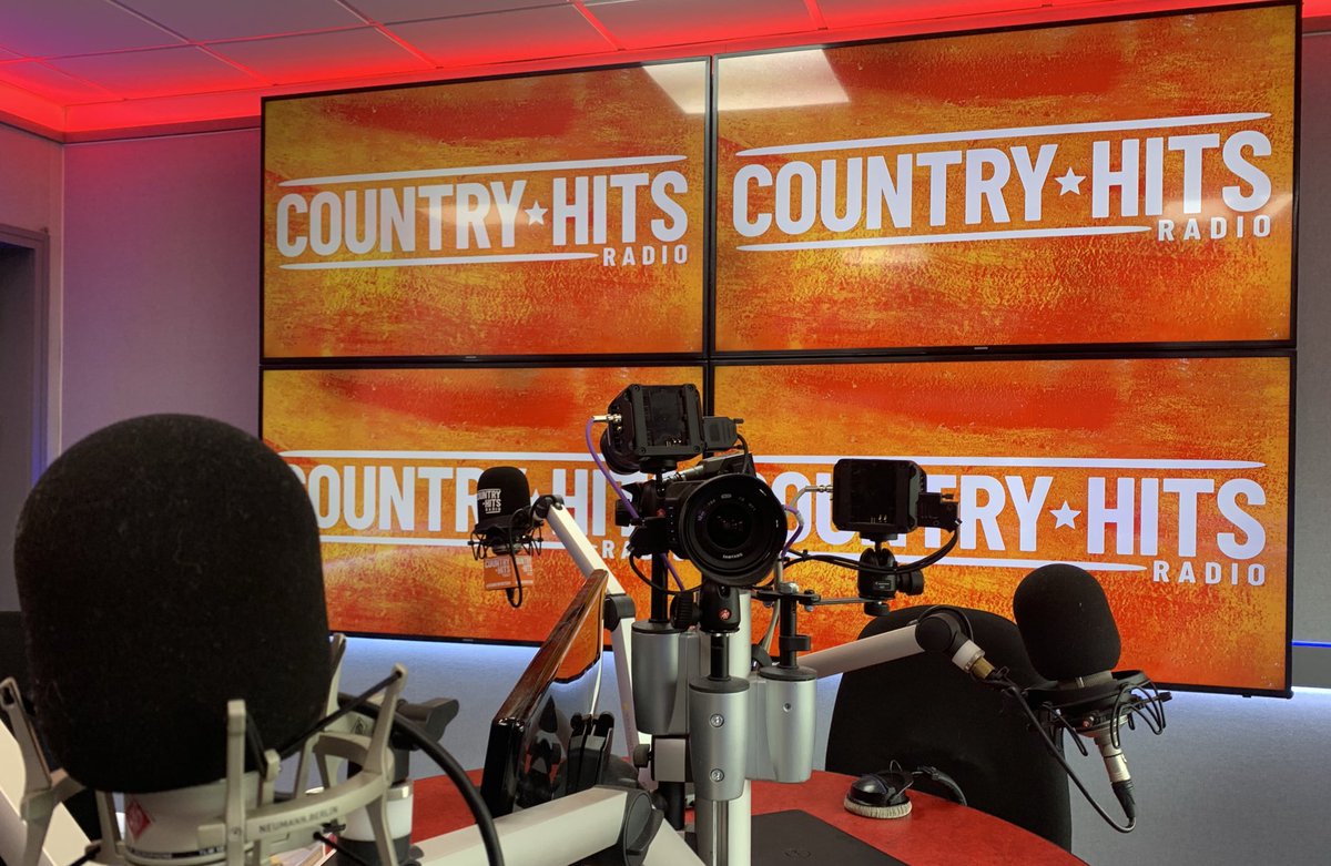 Spent the day in here with some of our awesome presenters today, now hop skipping it down south to our London Country Hits studio for 🚀

#countrymusic #CountryMusicUK #CountryHitsRadio