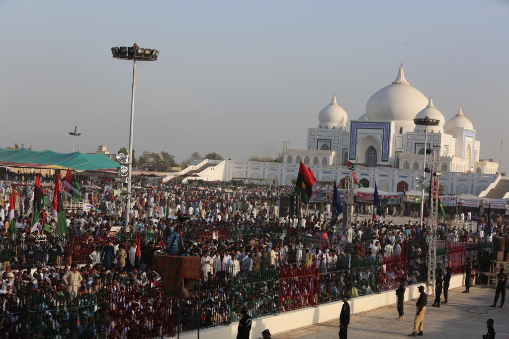 AsifBurdi1's tweet photo. Chairman #BilawalBhuttoZardari pays rich #4th April tribute to #QuaideAwam Shaheed Zulfiqar Ali Bhutto on his 40th martyrdom anniversary at Garhi Khuda Bux. #SZAB @BBhuttoZardari
@AseefaBZ @BakhtawarBZ https://t.co/EBNdh9C7Fs