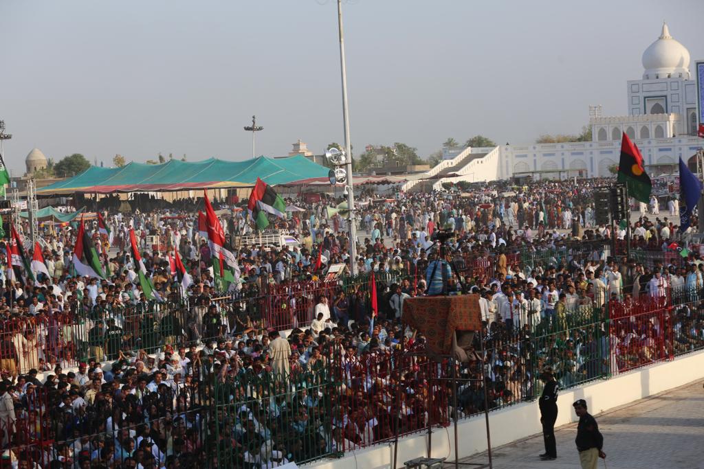AsifBurdi1's tweet photo. Chairman #BilawalBhuttoZardari pays rich #4th April tribute to #QuaideAwam Shaheed Zulfiqar Ali Bhutto on his 40th martyrdom anniversary at Garhi Khuda Bux. #SZAB @BBhuttoZardari
@AseefaBZ @BakhtawarBZ https://t.co/EBNdh9C7Fs