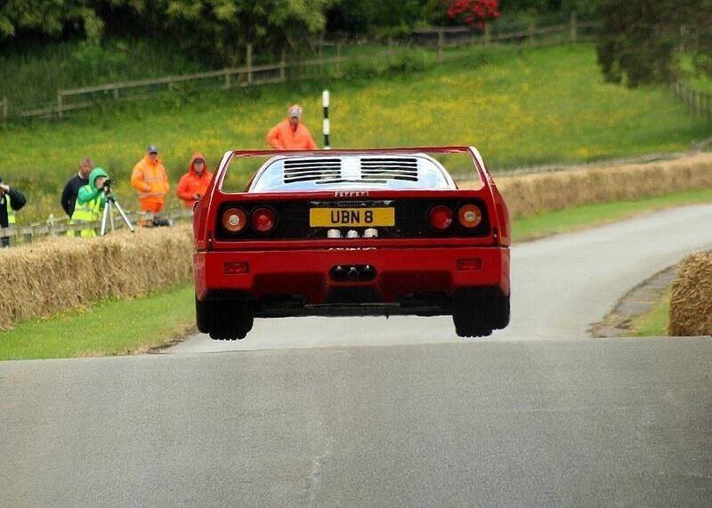 Can you actually imagine jumping an F40 😮🙈

#Ferrari #Area51