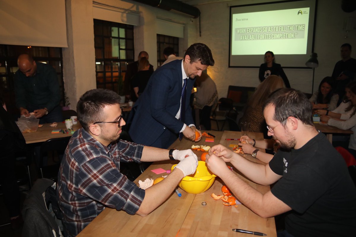 AgileHumans's tweet image. #estimates na temu “Koliko vam vremena treba da oljuštite voće i napravite sangriju?” 😊🍷🍊
#AgileHumans #agilemeetup #meetup