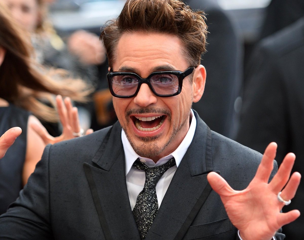 Том круз 2000. Леонардо ди каприо. Бен стиллер мадагаскар. Роуэн аткинсон мистер бин. Князь ростов нетфликс.