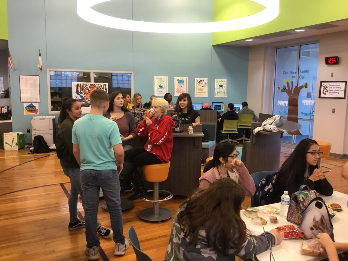 AfarleyNc's tweet photo. Today at Deer Park North Campus Library karaoke and musical performances entertained our lunch crowd! We have some serious talent here, 
@DPISD 
@DPISD_North https://t.co/qhaZ0rfa5F