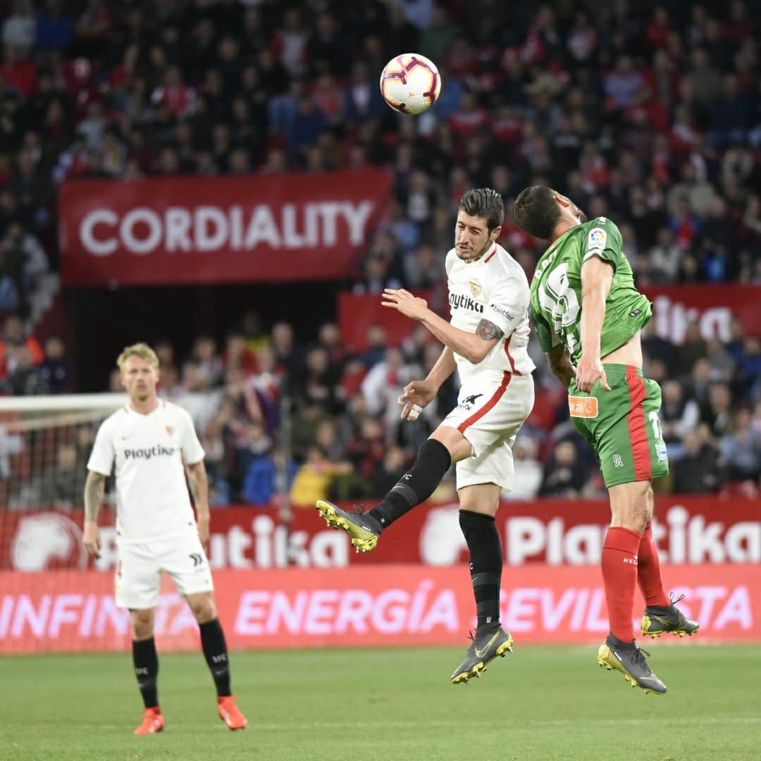 Feliz de volver a los terrenos de juego y conseguir los 3 puntos en un duro partido. 
#vamosmisevilla ⚪️🔴⚽️🏟