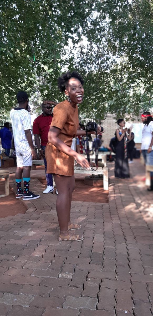 BotakiBaAfrika's tweet photo. @ArtizensZA please tag this lady, she looks very happy #creativeunion https://t.co/00iDvxXeaF