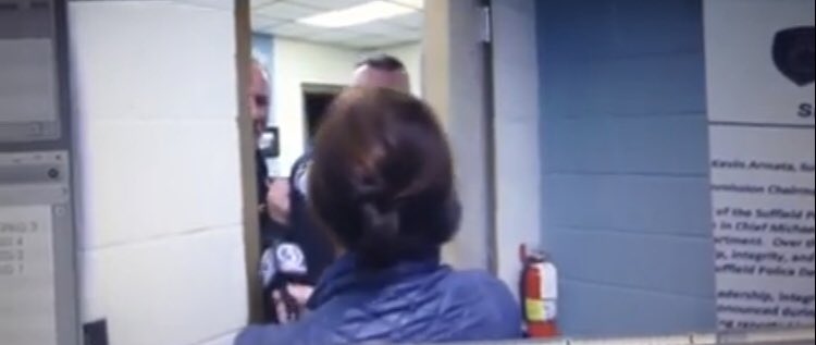 jillkonopka's tweet photo. My how things have CHANGED from the MM regime, @SuffieldPolice I cannot begin to THANK YOU for this today, the newsroom @WNYT THANKS you too! Obsessed w/the chocolate covered fruit. You MADE my Day, thanks again!!!#HappyNatlHugANewsPersonDay https://t.co/ker6iYlVJo