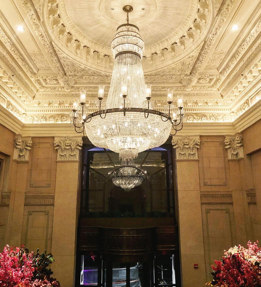The grand chandelier at @ThePeninsulaNYC is a sight to see, and you can find it right in our lobby. Gorgeous photograph taken by @kristiedash. #penmoments