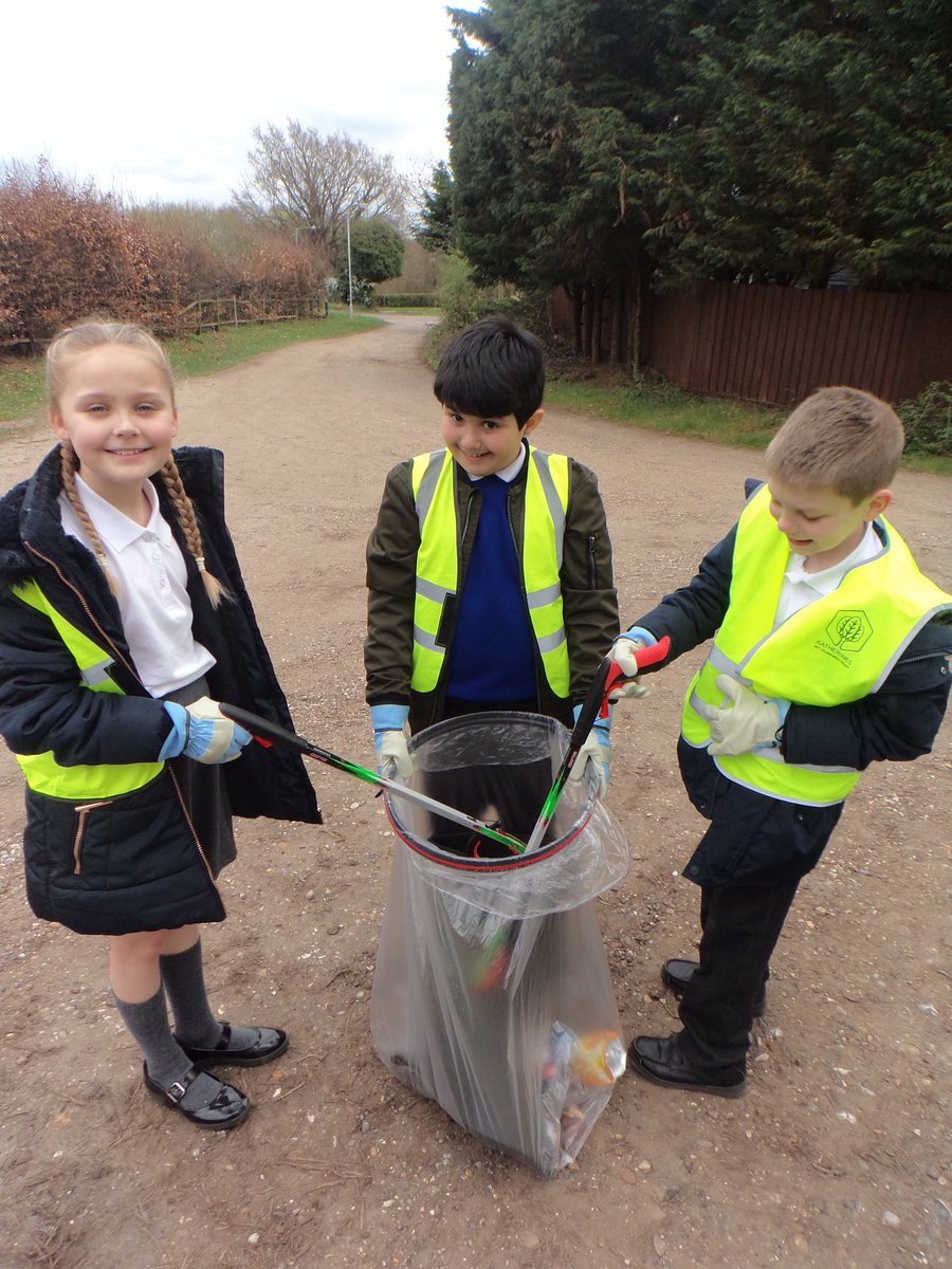 NET_Katherines's tweet photo. Cleaning up the community with a fabulous litter picking initiative. Well done Katherines Primary Academy. Great team effort by the School Council! #GBspringclean #HarlowSpringClean  #NETKPAgrowingfuturegenerations #NETKPAnolimits https://t.co/cyuvCZlcxV