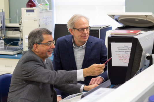 ualbertaScience's tweet photo. $1-million catalyst grant sparks Alzheimer's research collaboration at #UAlberta: Hear from researchers including psychologist Roger Dixon on the importance of combating the disease—and what this funding means to their efforts. https://t.co/eqsv5lfL6o via @UAlberta_FoMD #health https://t.co/zpVawSeLN0