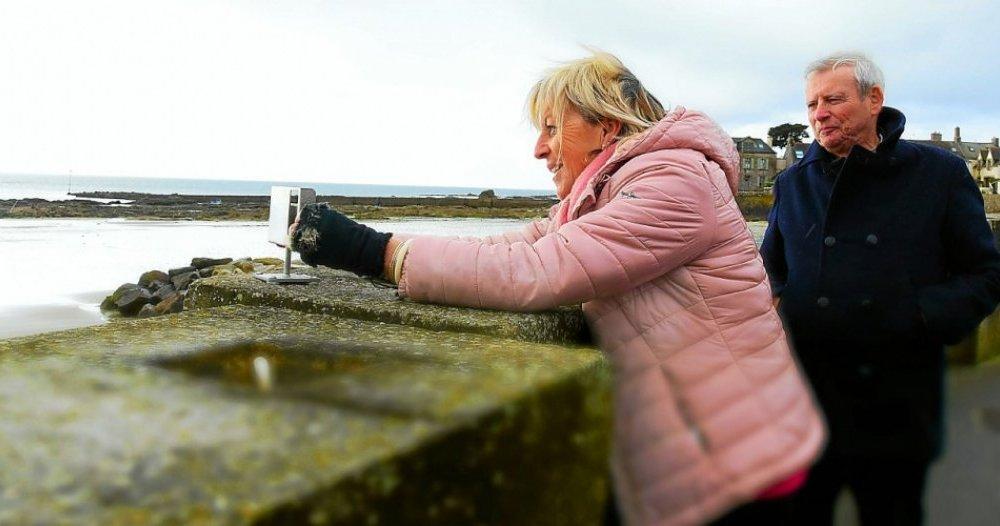LeTelegramme's tweet photo. Submersion marine. Le trait de côte dans le viseur citoyen avec CoastSnap https://t.co/GLQbn3y551 https://t.co/6J6b80Rlsn