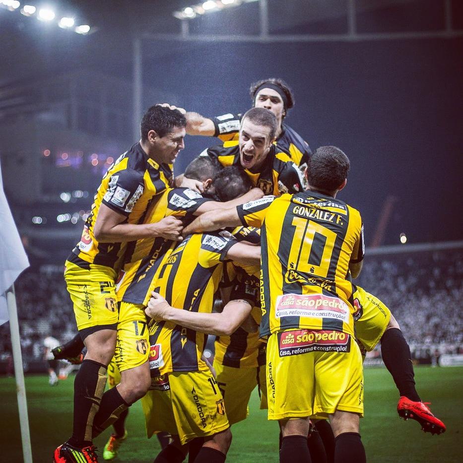 Con éste gran #tbt en tierras brasileras espero un gran triunfo de mi aborigen querido! @soydelaborigen @Serna_Carlos <a href="/680carlos/">Carlos Martini</a> <a href="/BernardoFarina/">Bernardo Neri Farina</a> <a href="/TotiAcosta2/">Toti ®</a> <a href="/FracchiaSosa/">Santiago Sosa Fracchia</a> <a href="/raza_oficial/">La Raza Aurinegra - Oficial</a>